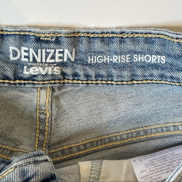 SOLD - Levi’s Denizen High-Rise Distressed Shorts Size 6 - Picture 3 of 7
